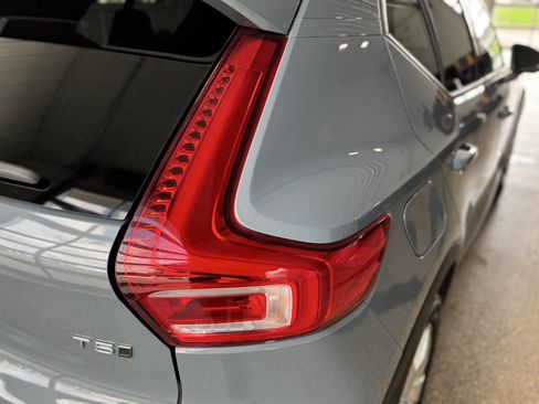 Used 2021 Volvo XC40 T5 Momentum image 38