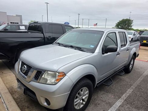 Used 2016 Nissan Frontier SV image 1