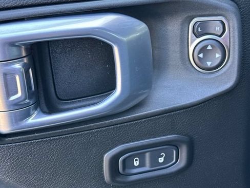 Used 2022 Jeep Gladiator Sport AWD/4WD image 12