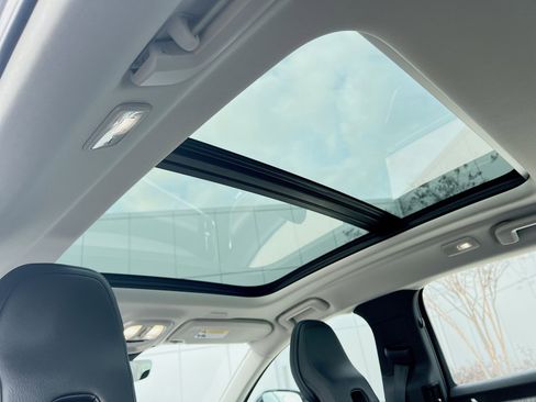 Used 2023 Volvo S90 B6 Plus image 24