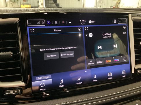 New 2026 Chrysler Pacifica Select FWD image 25