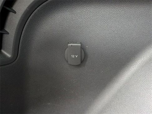 Used 2020 Volkswagen Atlas Cross Sport SE image 30