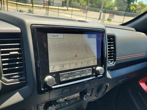 Used 2024 Nissan Frontier PRO-4X w/ Technology Package image 19