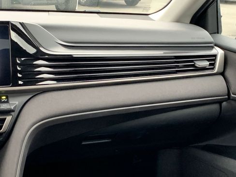 Used 2025 Toyota Camry LE image 34