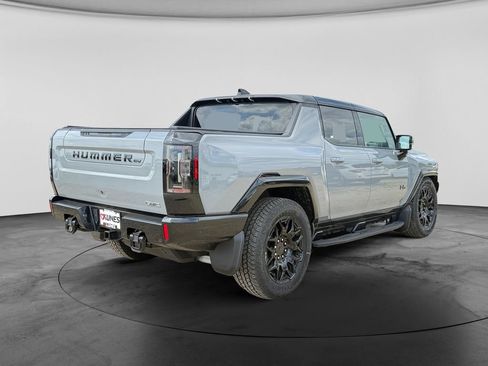 New 2025 GMC Hummer EV 2X w/ LPO, Dark Essentials Package AWD/4WD image 7