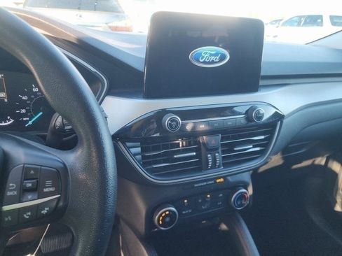 Used 2021 Ford Escape SE image 4