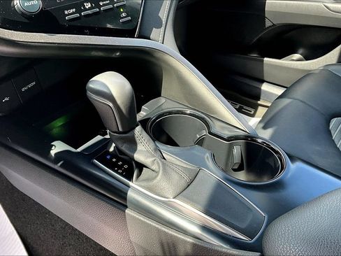 Used 2020 Toyota Camry SE FWD image 16