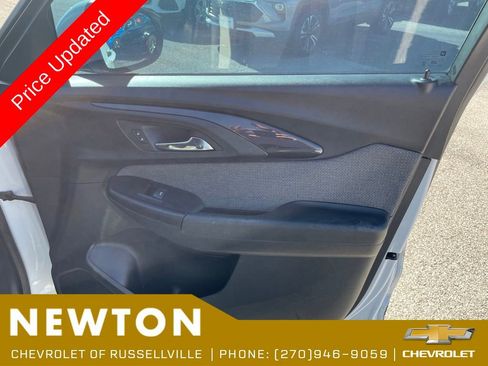Used 2023 Chevrolet TrailBlazer LT FWD image 25