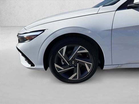 New 2025 Hyundai Elantra Limited image 9