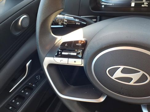 Used 2025 Hyundai Elantra SE image 14