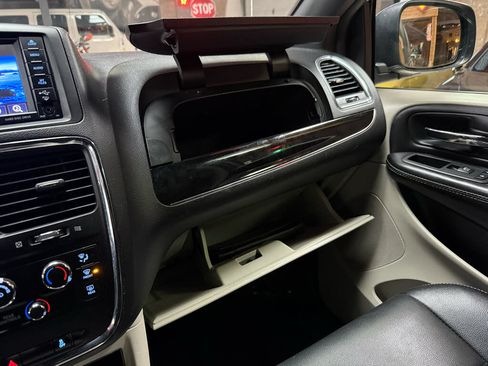 Used 2018 Dodge Grand Caravan SXT FWD image 22