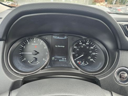 Used 2017 Nissan Rogue SV w/ SV Family Package image 16