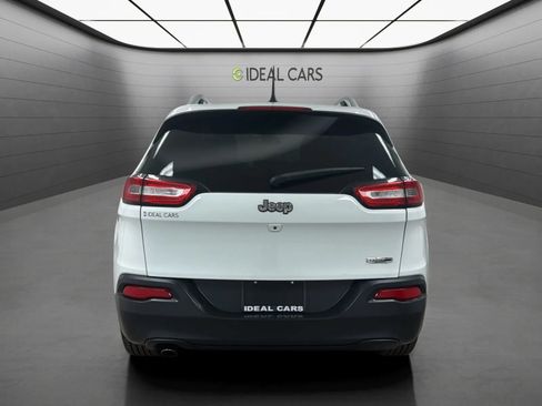 Used 2017 Jeep Cherokee Latitude w/ Comfort & Sound Group FWD image 6