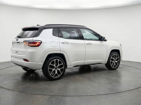 Used 2025 Jeep Compass Limited AWD/4WD image 9
