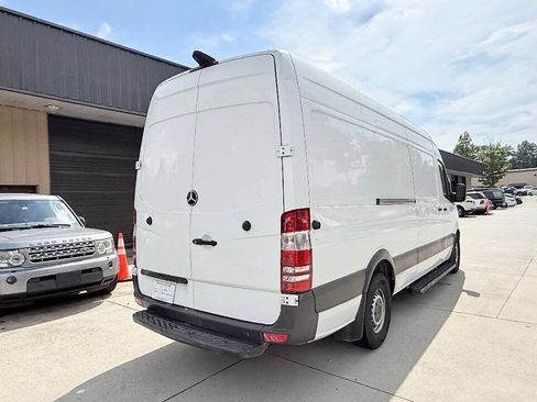 Used 2015 Mercedes-Benz Sprinter 2500 image 18