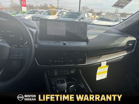 Certified 2025 Nissan Rogue Platinum w/ Platinum Premium Package image 18