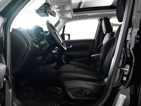 Used 2023 Jeep Renegade Altitude w/ Sun/Sound Group AWD/4WD image 4