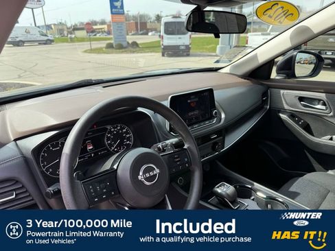 Used 2023 Nissan Rogue SV image 2