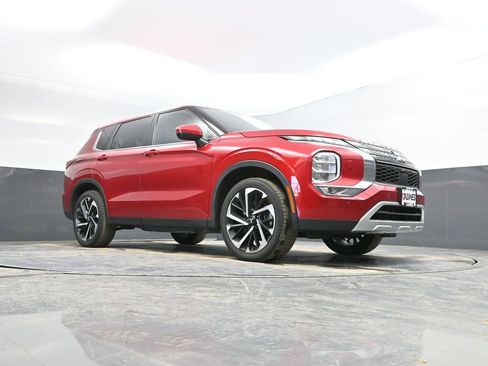 Used 2022 Mitsubishi Outlander SE image 18