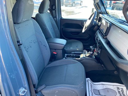 Used 2025 Jeep Wrangler Willys image 23