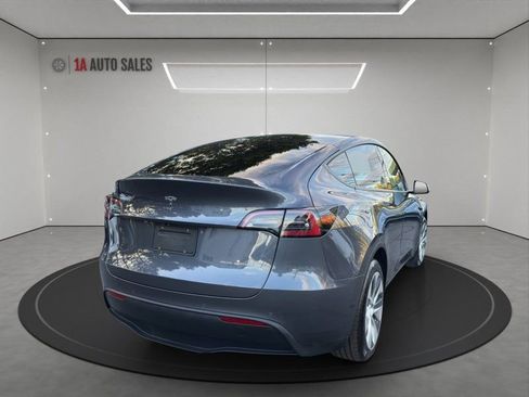 Used 2022 Tesla Model Y Long Range image 5
