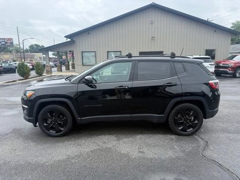 Used 2019 Jeep Compass Latitude FWD image 2