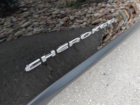 Used 2015 Jeep Cherokee Limited AWD/4WD image 10