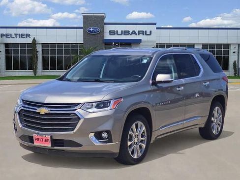 Used 2018 Chevrolet Traverse Premier w/ Driver Confidence II Package FWD image 4