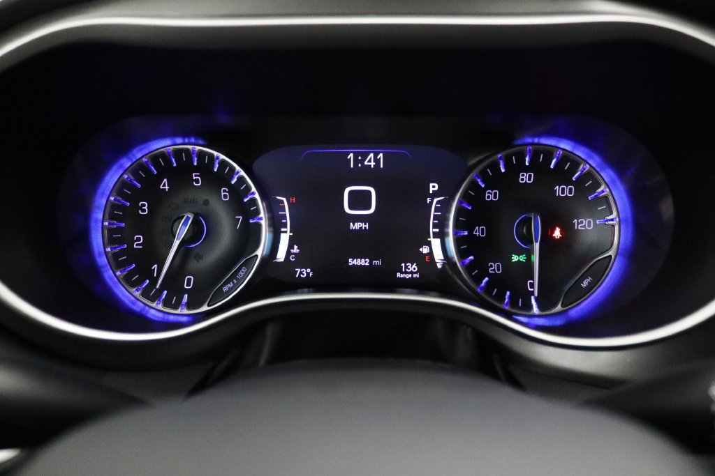 Used 2024 Chrysler Pacifica Touring-L FWD image 19