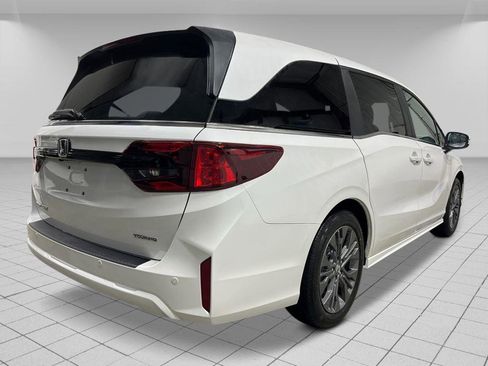 New 2026 Honda Odyssey Touring image 5