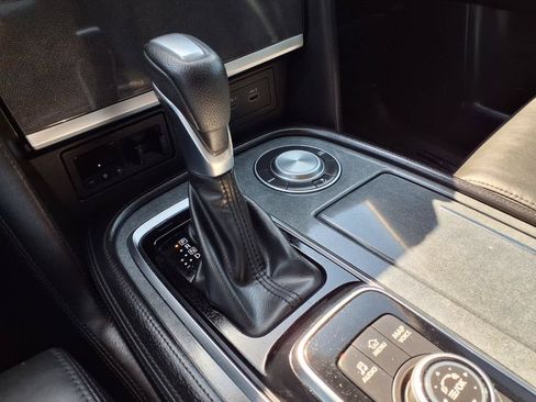 Used 2021 Nissan Armada SV w/ SV Appearance Package RWD image 19