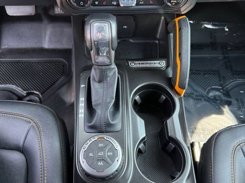 Used 2023 Ford Bronco Badlands AWD/4WD image 19