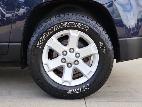 Used 2015 GMC Acadia SLE AWD/4WD image 38