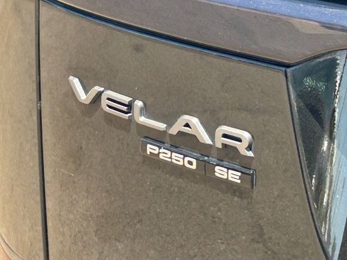 Used 2018 Land Rover Range Rover Velar R-Dynamic SE AWD/4WD image 9