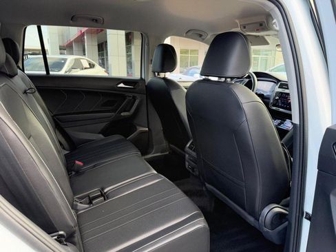 Used 2024 Volkswagen Tiguan SE image 10