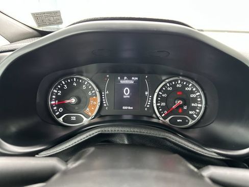 Used 2023 Jeep Renegade Latitude AWD/4WD image 12