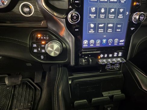 Used 2020 RAM 1500 Limited w/ Black Appearance Package AWD/4WD image 19
