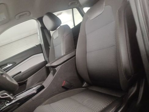 Used 2024 Chevrolet Trax LT FWD image 16
