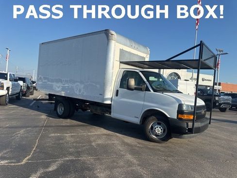 Used 2018 Chevrolet Express 3500 image 3