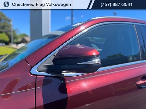 Used 2019 Toyota Highlander XLE AWD/4WD image 2