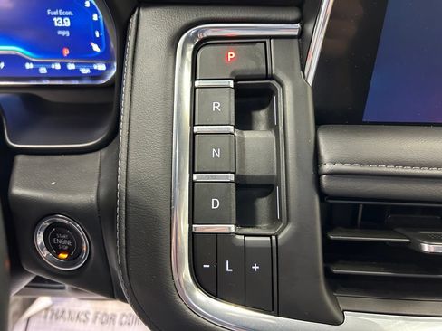 Used 2023 Chevrolet Tahoe Z71 w/ Luxury Package AWD/4WD image 17