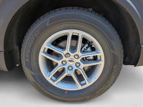 New 2025 Ford Explorer Active image 10