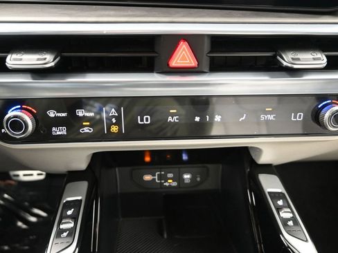 New 2025 Kia Sorento SX AWD/4WD image 21