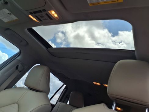 Used 2021 Toyota Highlander XLE FWD image 6
