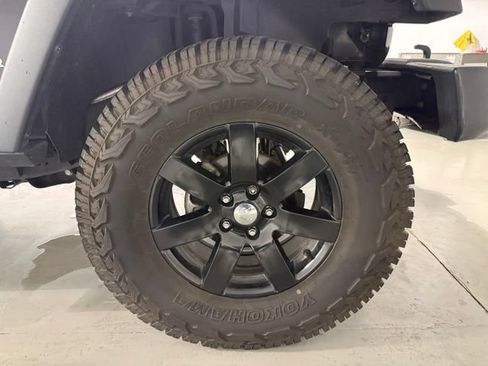 Used 2017 Jeep Wrangler Unlimited Sport w/ Connectivity Group AWD/4WD image 23