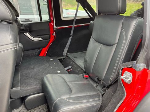 Used 2017 Jeep Wrangler Unlimited Rubicon image 9