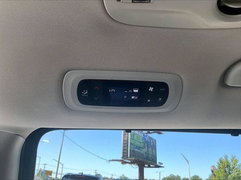 Used 2023 Chrysler Pacifica Touring-L FWD image 35