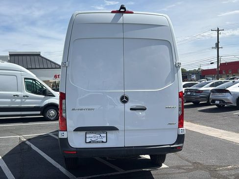 Used 2024 Mercedes-Benz Sprinter 2500 image 4