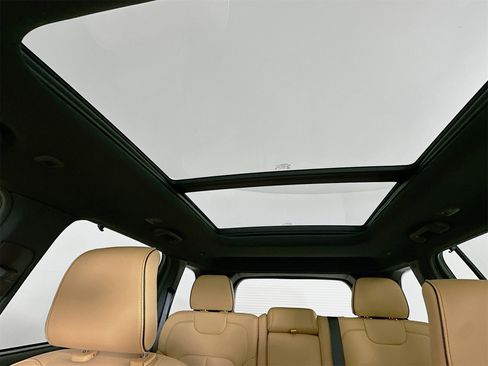 Used 2025 Jeep Grand Cherokee Summit w/ Luxury Tech Group V image 24