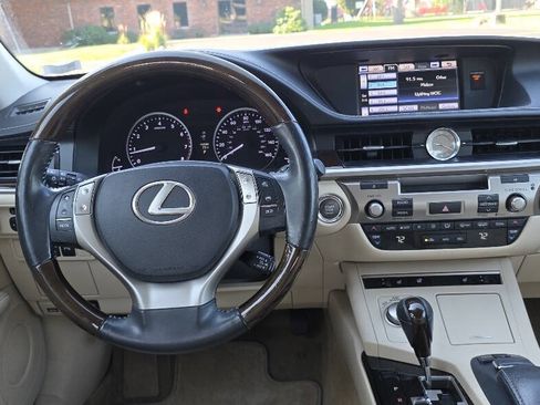 Used 2013 Lexus ES 350 w/ Premium Pkg FWD image 19